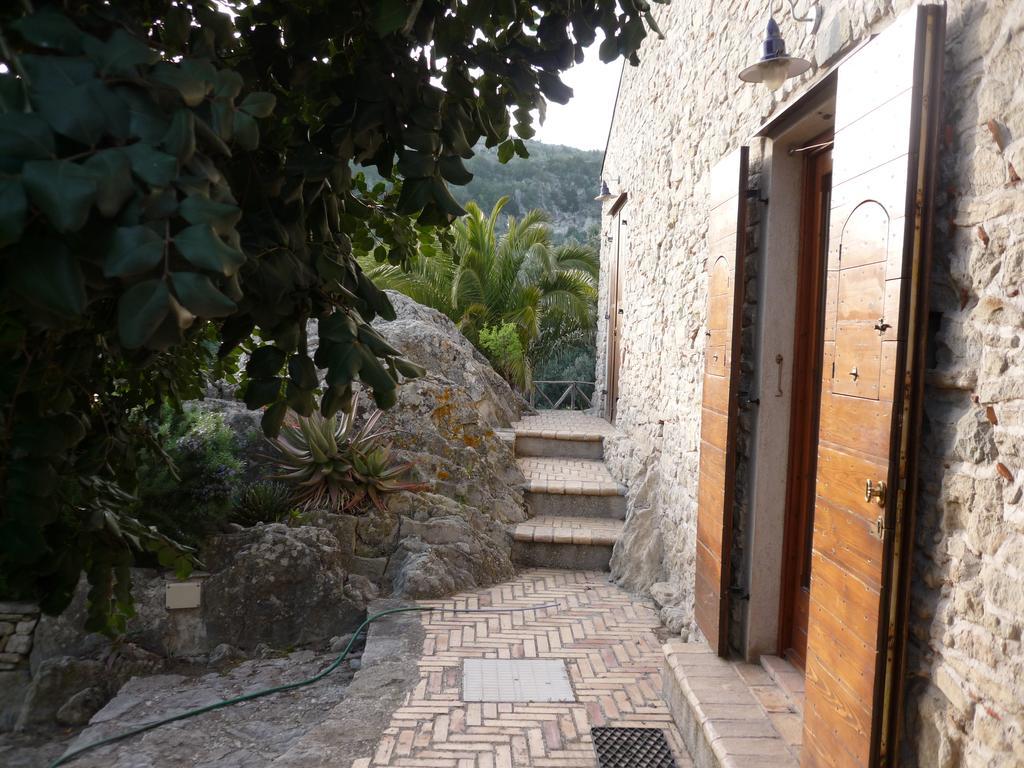 Rocca Del Vento Bed & Breakfast San Pantaleone Rom bilde